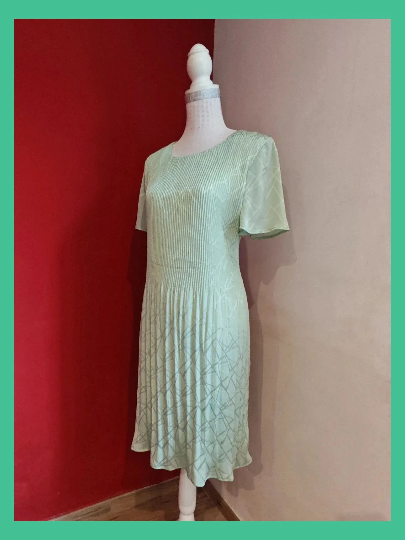 🌺 Vestido verde clarito satinado con brillo suave y tela plisadita con tacto sedoso