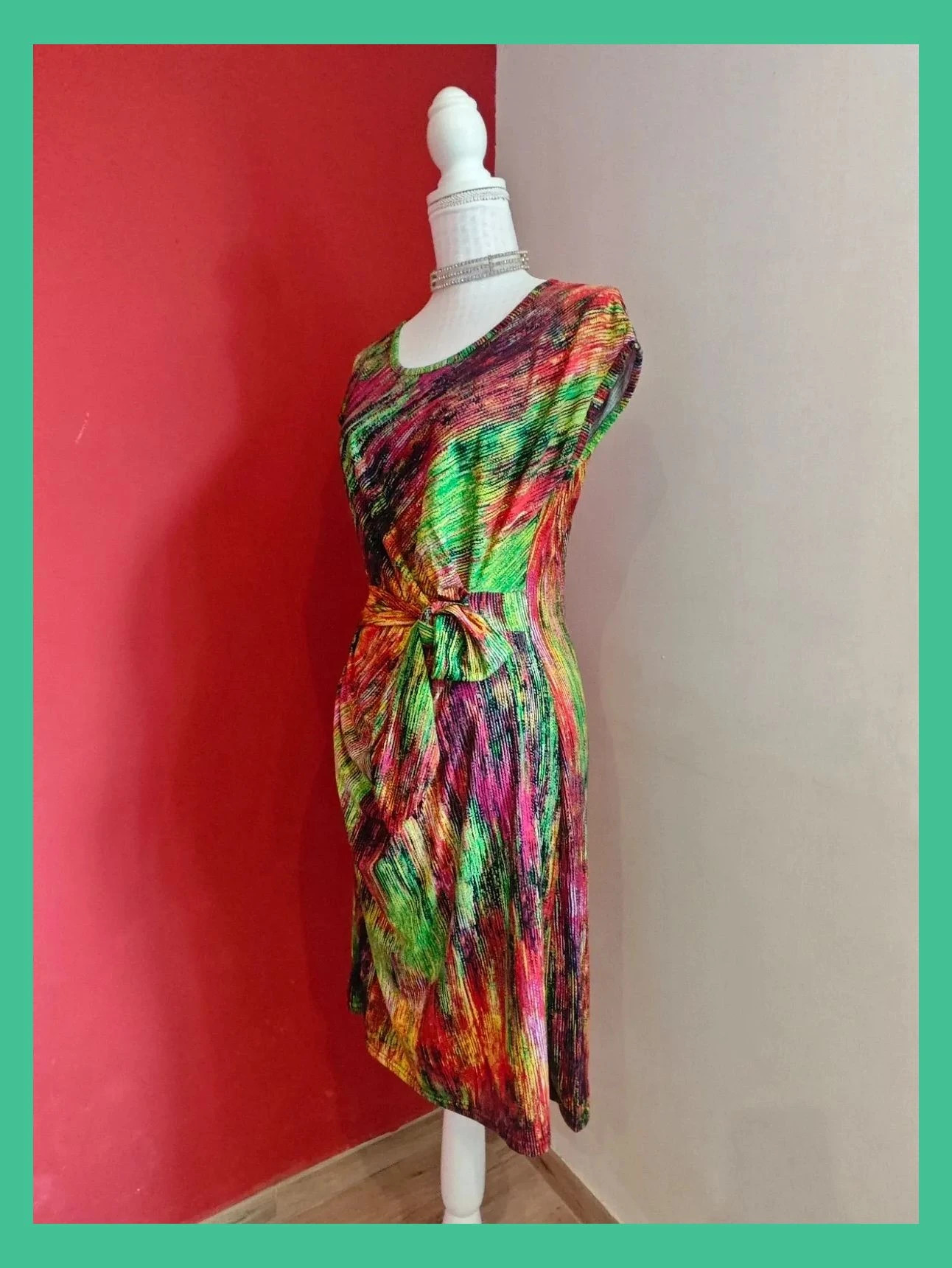 🌺 Llamativo vestido estampado multicolor con fruncido y lazo en cintura