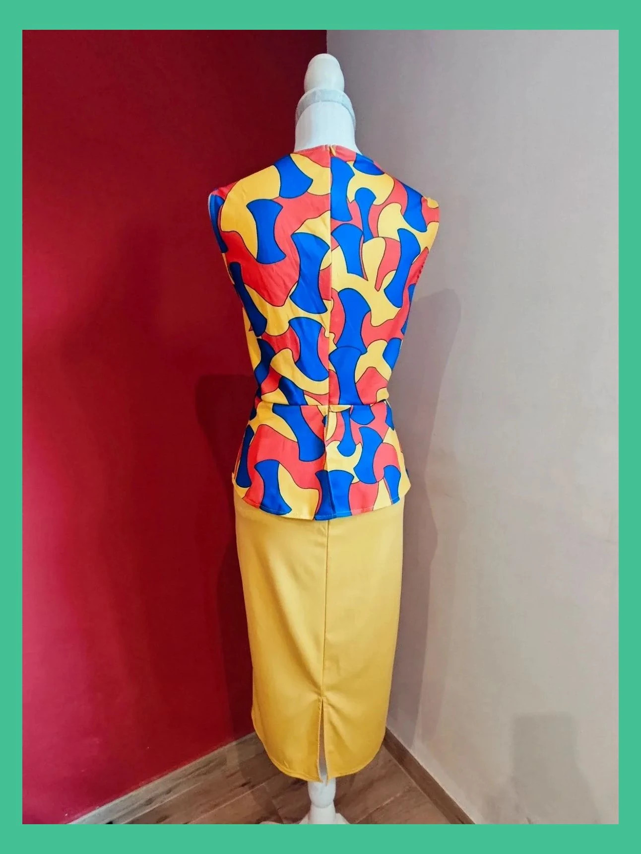 🌺 Vestido entallado con volante en cintura, estampado multicolor arriba y falda amarilla – Vintage – taille XXL / 44 / 16 5