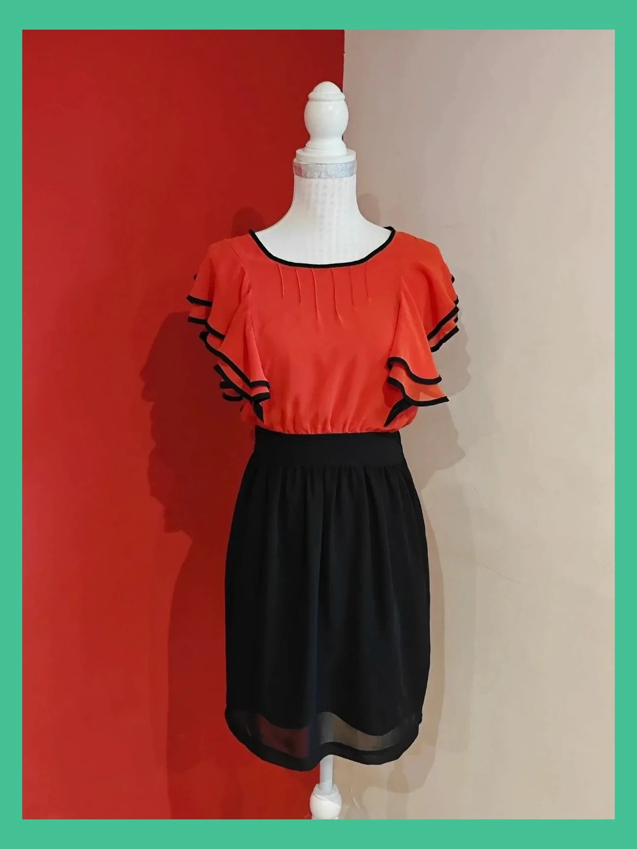 🌺 Elegante vestido vintage de gasa roja arriba y falda negra, con volantes ribeteados de negro – Vintage – taille XL / 42 / 14 2