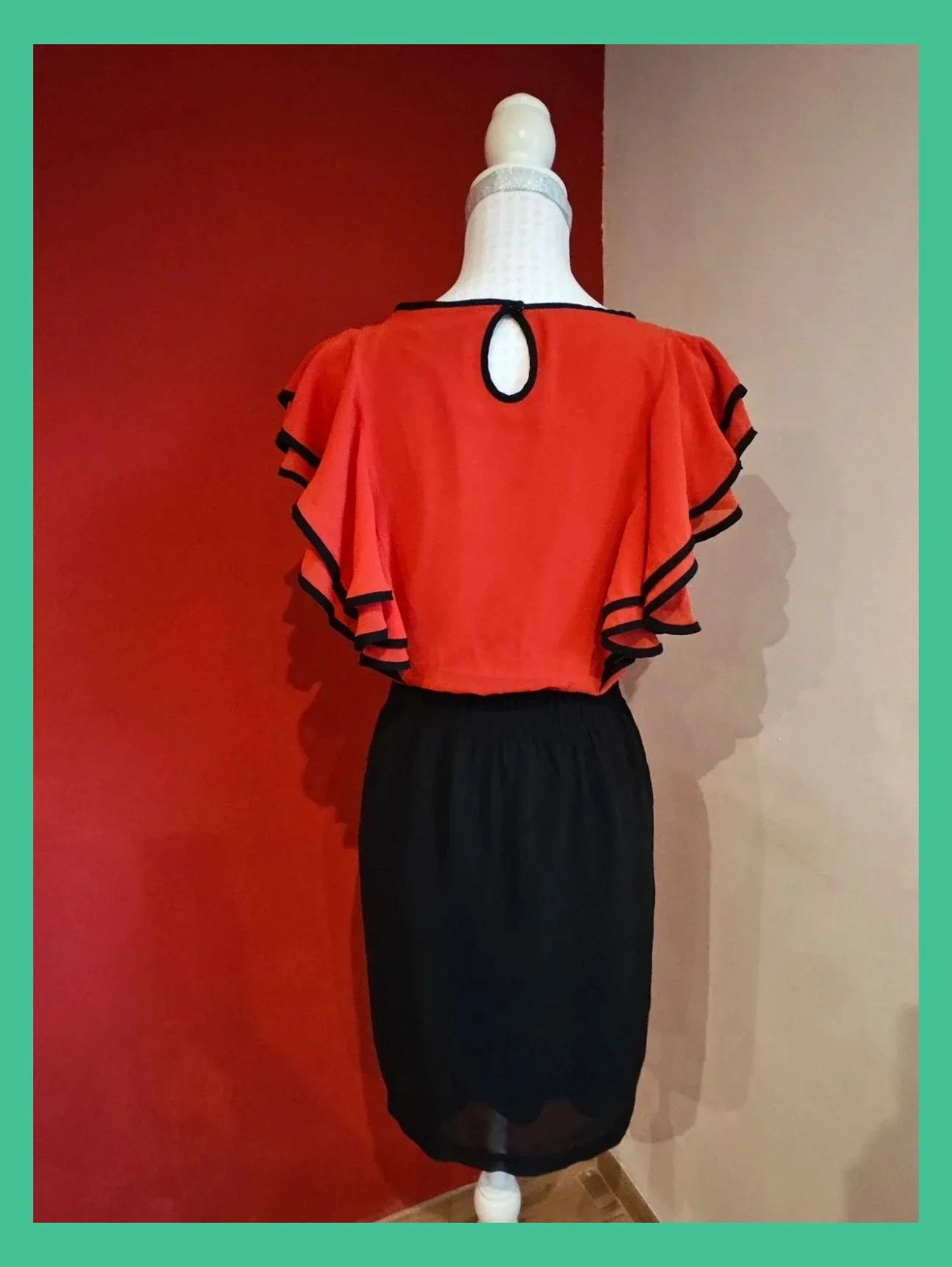 🌺 Elegante vestido vintage de gasa roja arriba y falda negra, con volantes ribeteados de negro – Vintage – taille XL / 42 / 14 4
