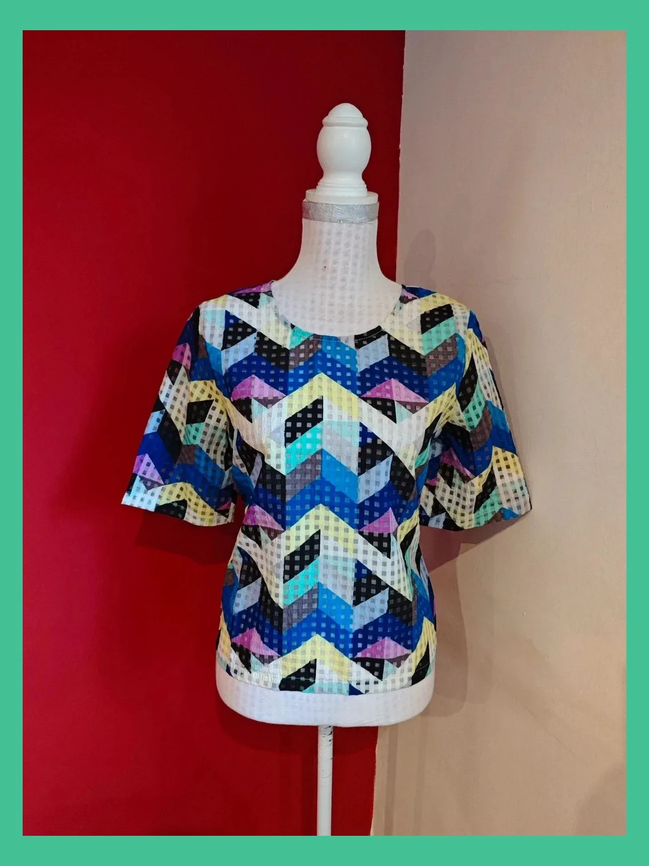 🌺 Original lusa con estampado geometrico multicolor con cuadritos semitransparentes – Luisa J&J – taille M / 38 / 10 2
