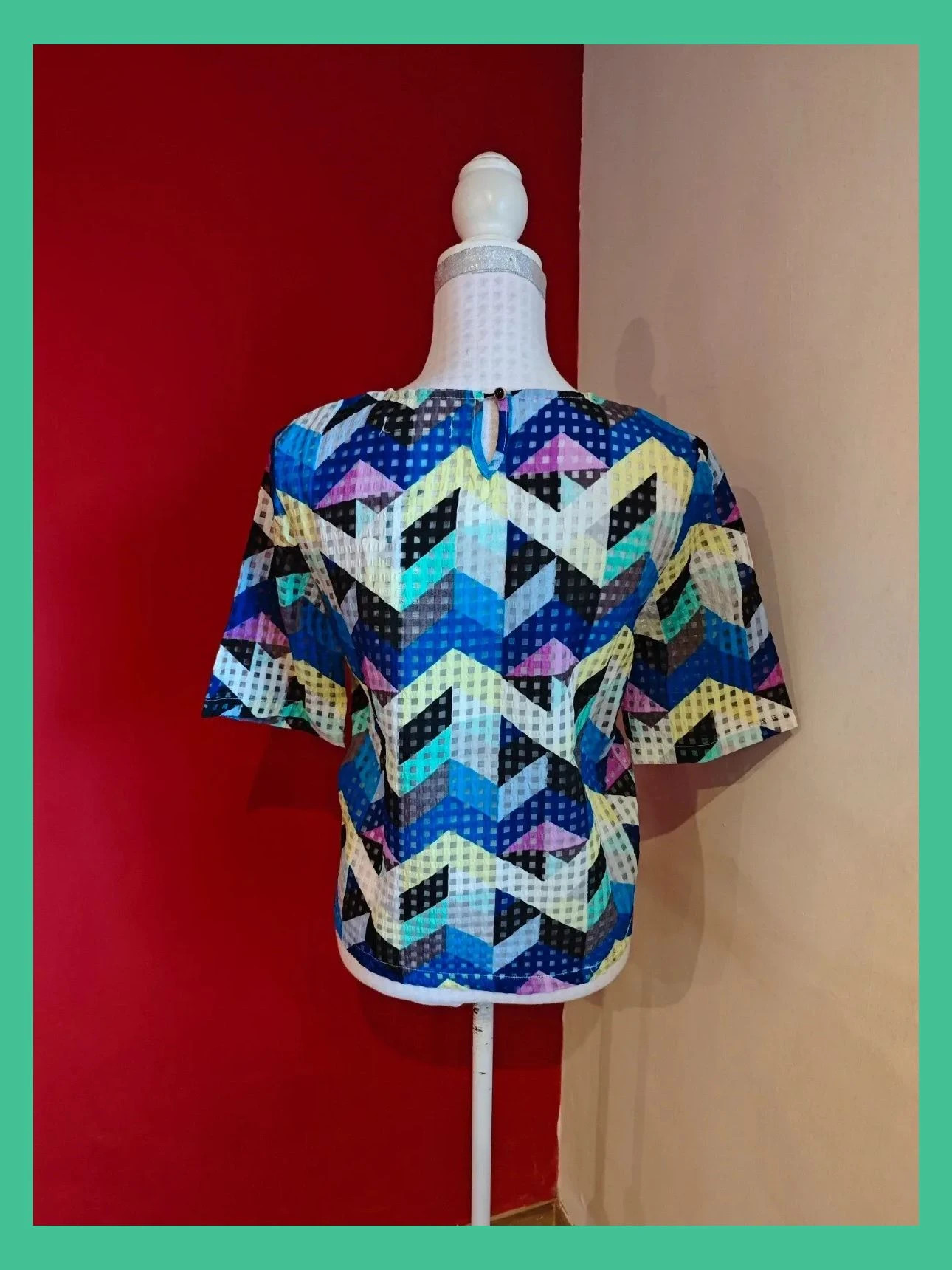 🌺 Original lusa con estampado geometrico multicolor con cuadritos semitransparentes – Luisa J&J – taille M / 38 / 10 5