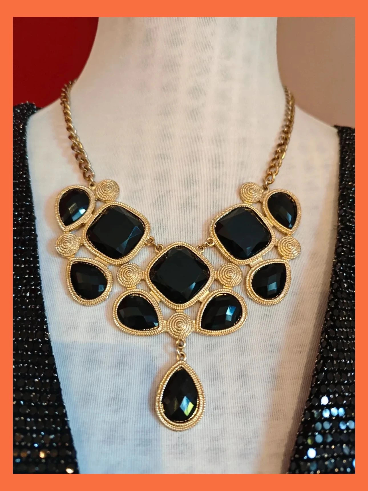 🌺Precioso conjunto de gargantilla y pendientes con piezas negras sobre dorado – Bijou Brigitte 2