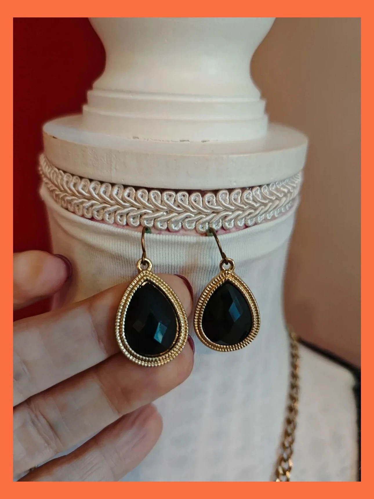 🌺Precioso conjunto de gargantilla y pendientes con piezas negras sobre dorado – Bijou Brigitte 5