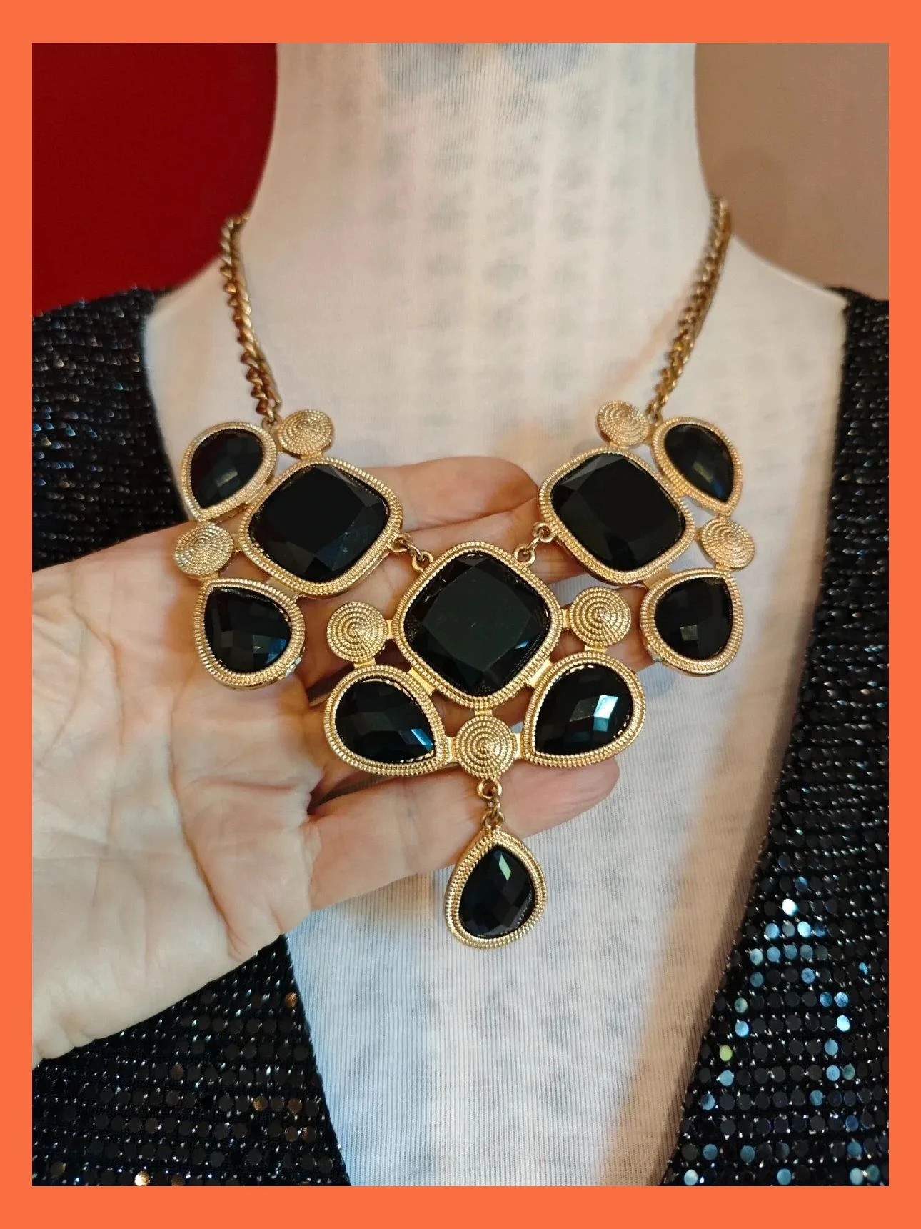 🌺Precioso conjunto de gargantilla y pendientes con piezas negras sobre dorado – Bijou Brigitte 3