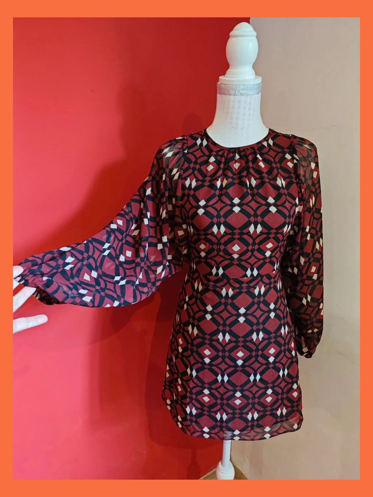 🌺 Bonito vestido mini de gasa tono caldera con estampado geométrico en negro y beige – Zara – taille XS / 34 / 6 2
