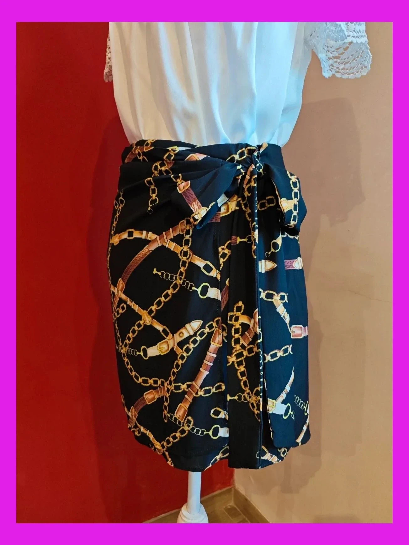 🌺 Bonita minifalda negra con estampado de cadenas cruzada con lazo lateral – Vintage – taille M / 38 / 10 5