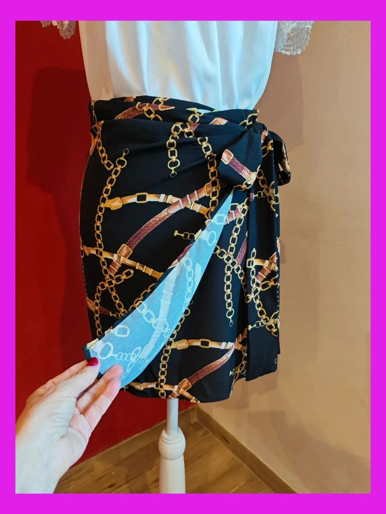 🌺 Bonita minifalda negra con estampado de cadenas cruzada con lazo lateral – Vintage – taille M / 38 / 10 4