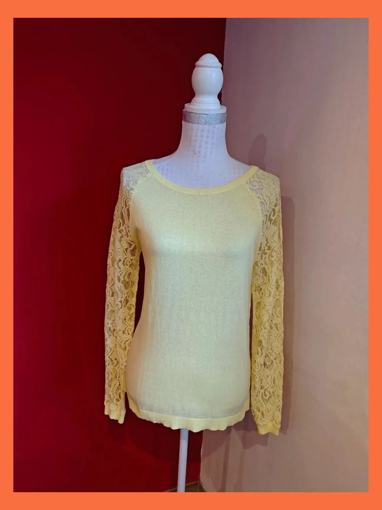 🌺Jersey fino color amarillo claro con mangas de blonda, talla M
