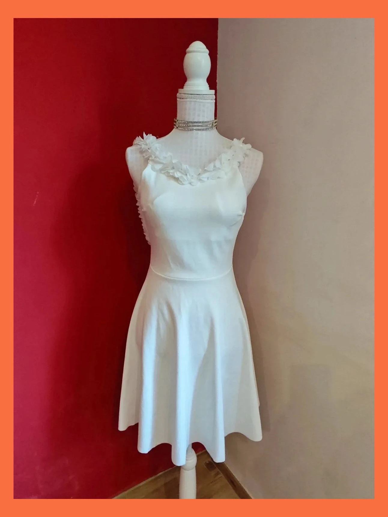🎁 Espectacular vestido blanco con flores de gasa en escote y tirante trasero – Vintage Girl – taille S / 36 / 8 2