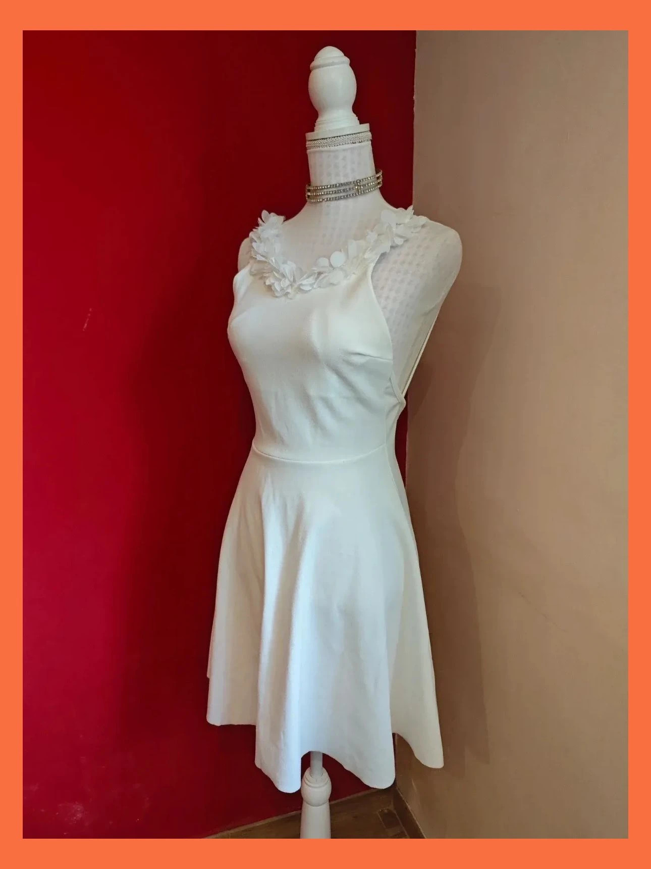 🎁 Espectacular vestido blanco con flores de gasa en escote y tirante trasero – Vintage Girl – taille S / 36 / 8 3
