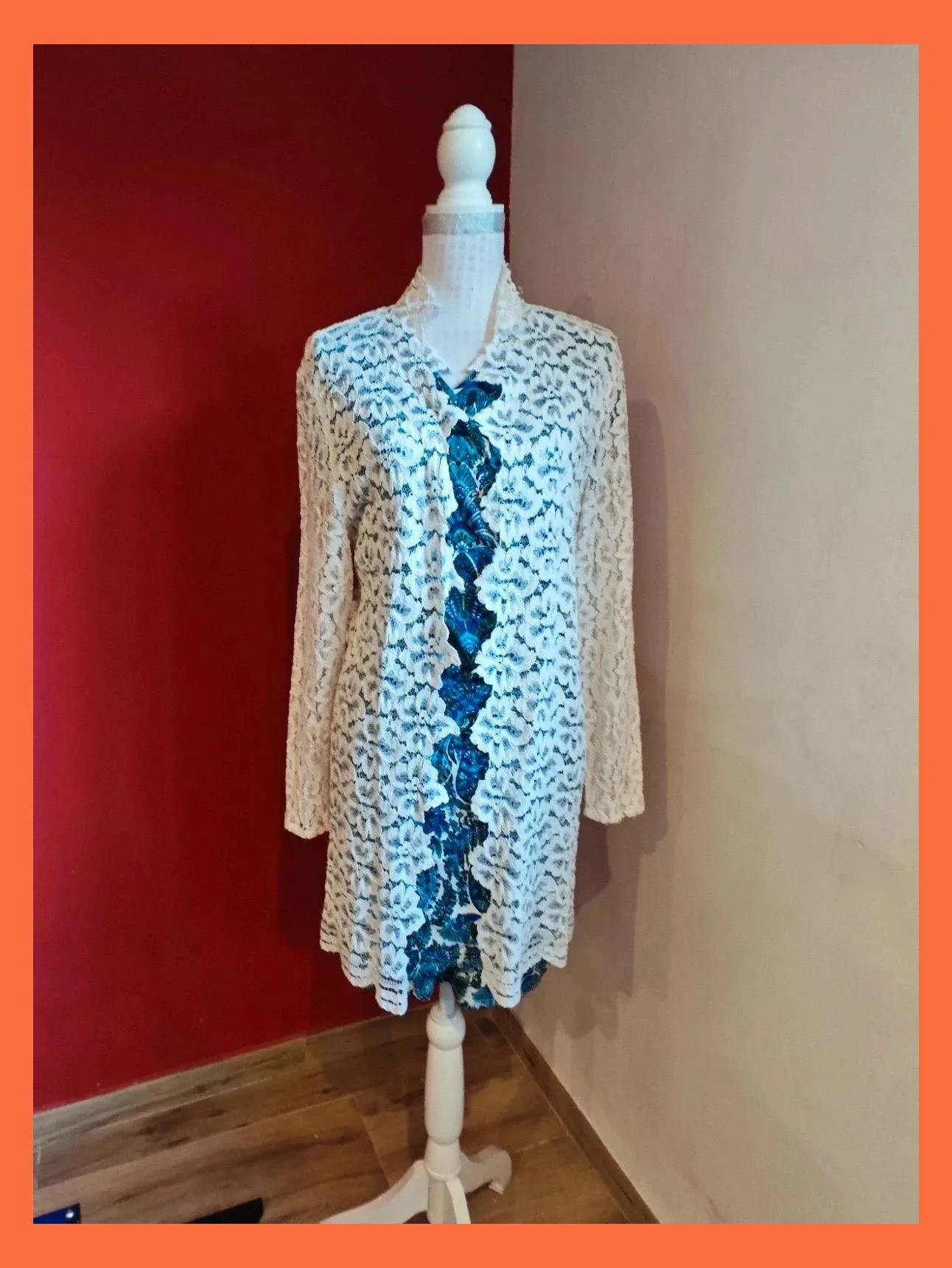 🌺 Elegante blazer larga de boutique, de blonda tono crema
