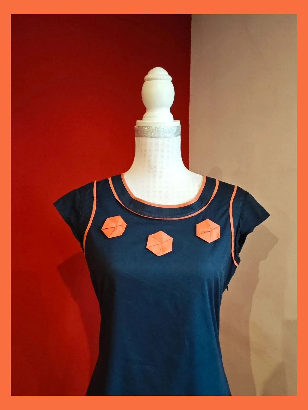 🌺 Original vestido de algodón azul marino con detalles en naranja, de Trucco – Trucco – taille M / 38 / 10 3