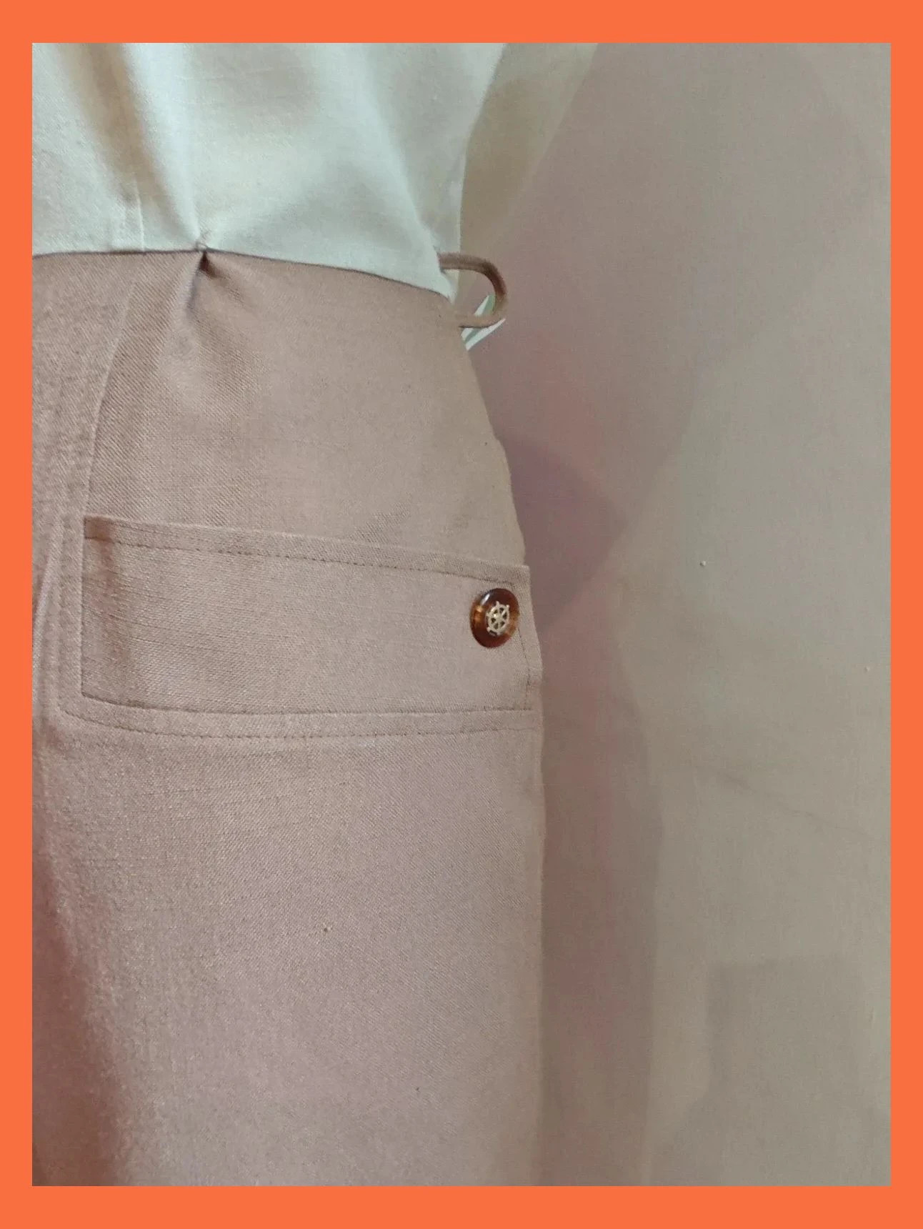 🌺Vestido elegante bicolor en tonos beige y marrón – Buttons – taille 4XL / 48 / 20 5