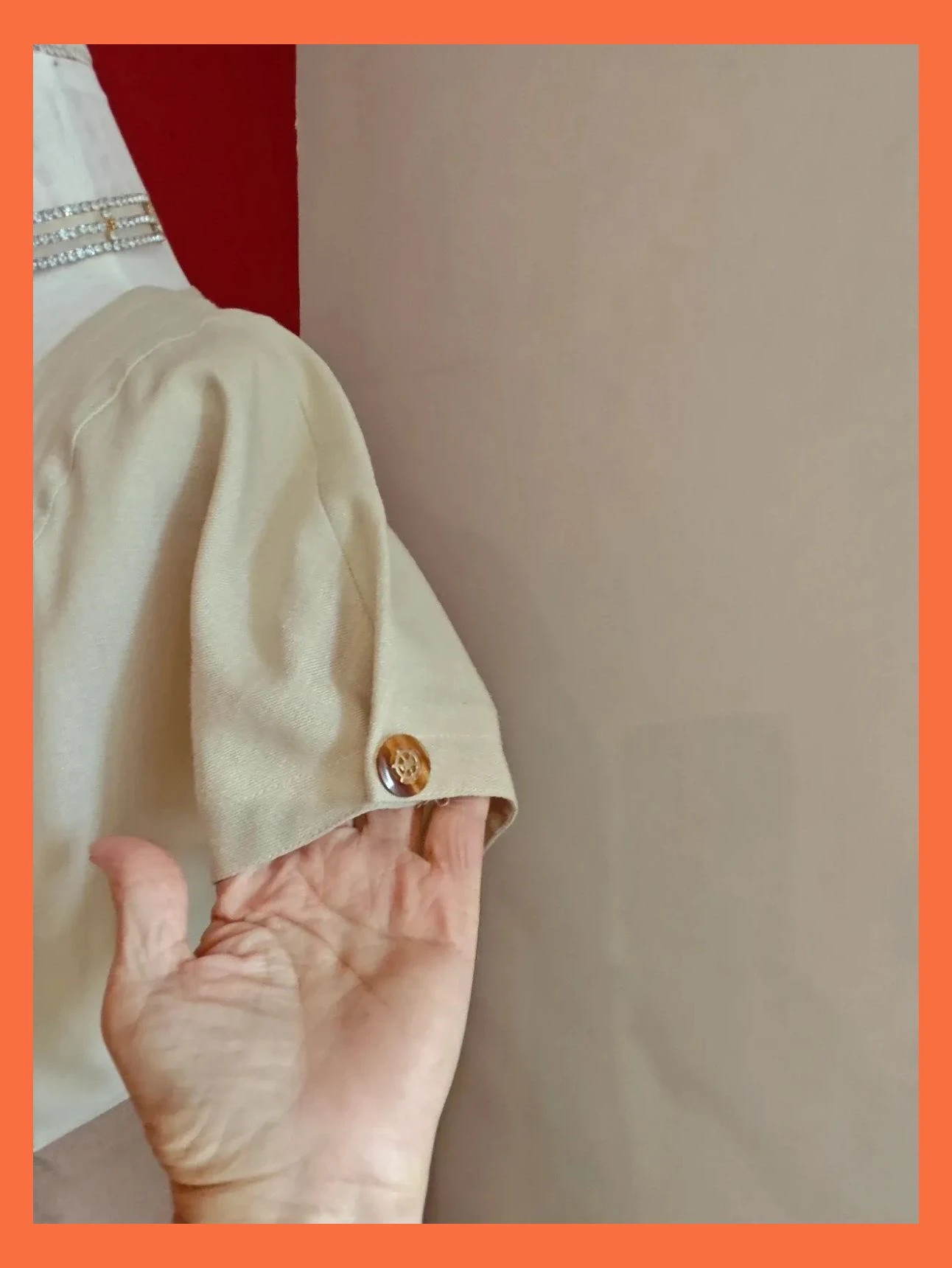 🌺Vestido elegante bicolor en tonos beige y marrón – Buttons – taille 4XL / 48 / 20 4
