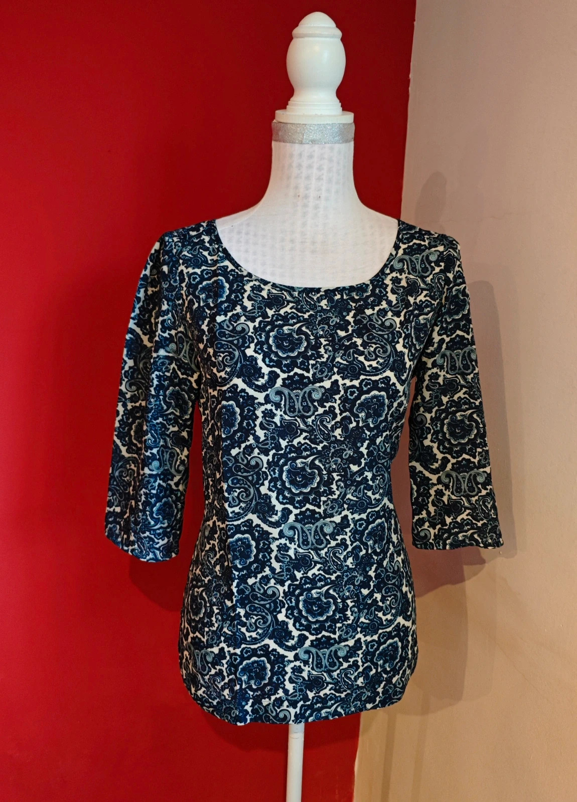 🌺Blusa estampado tonos azules y blancos, de Sfera, talla L