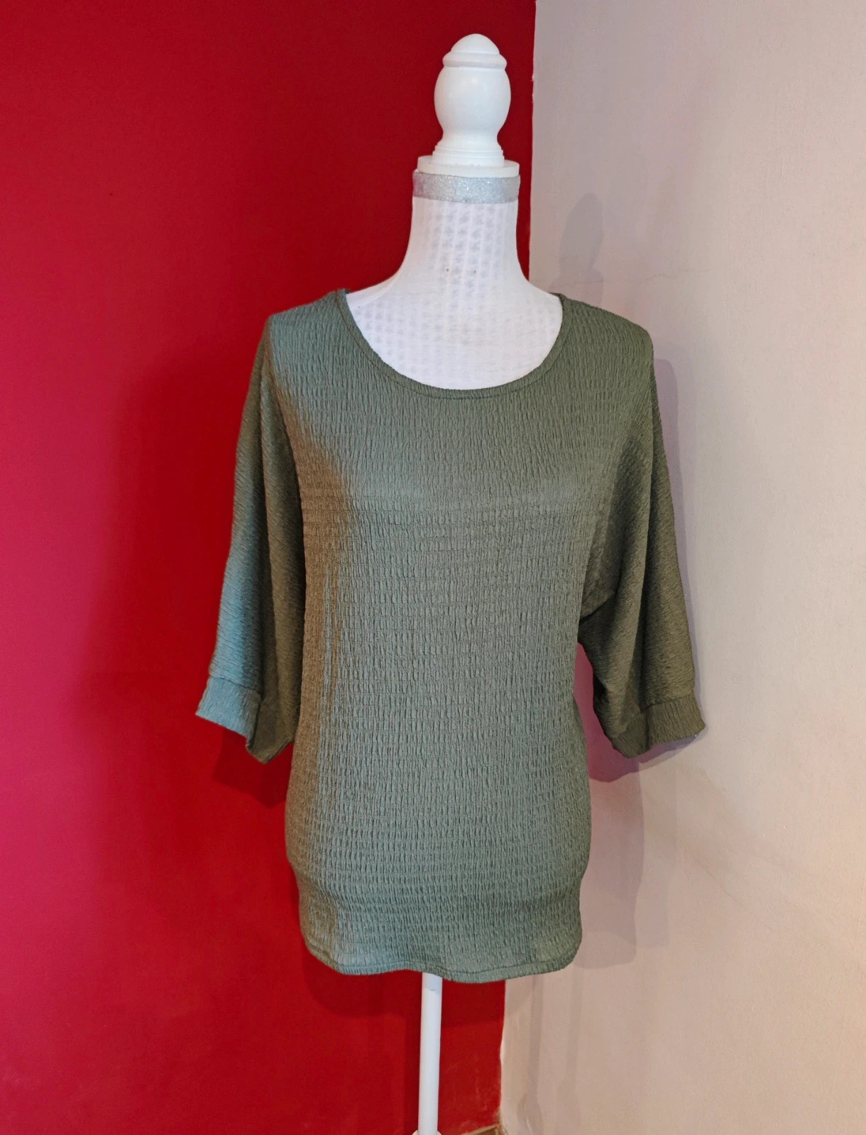 🌺 Camiseta verde caqui de tela elástica arrugadita