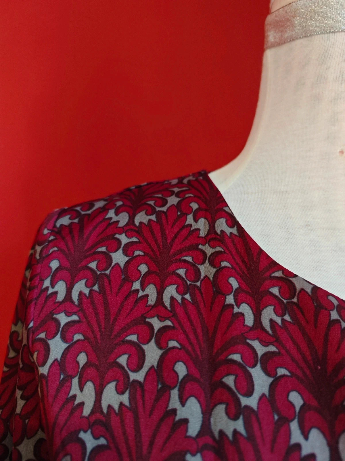 🌺 Bonito vestido fluido estampado granate y gris – Sfera – taille XL / 42 / 14 4