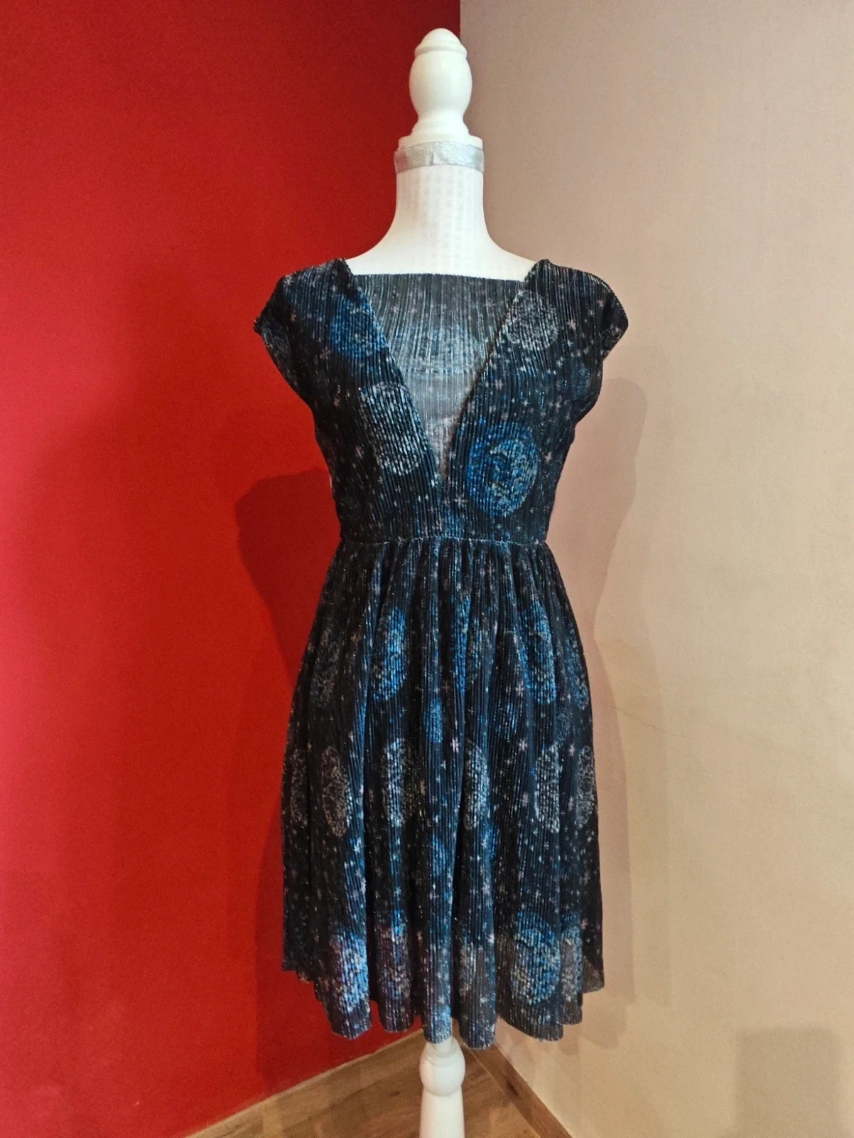 🌺Precioso vestido para eventos de gasa plisada negra con brillos plateados y espalda abierta – Clockhouse – taille M / 38 / 10 3