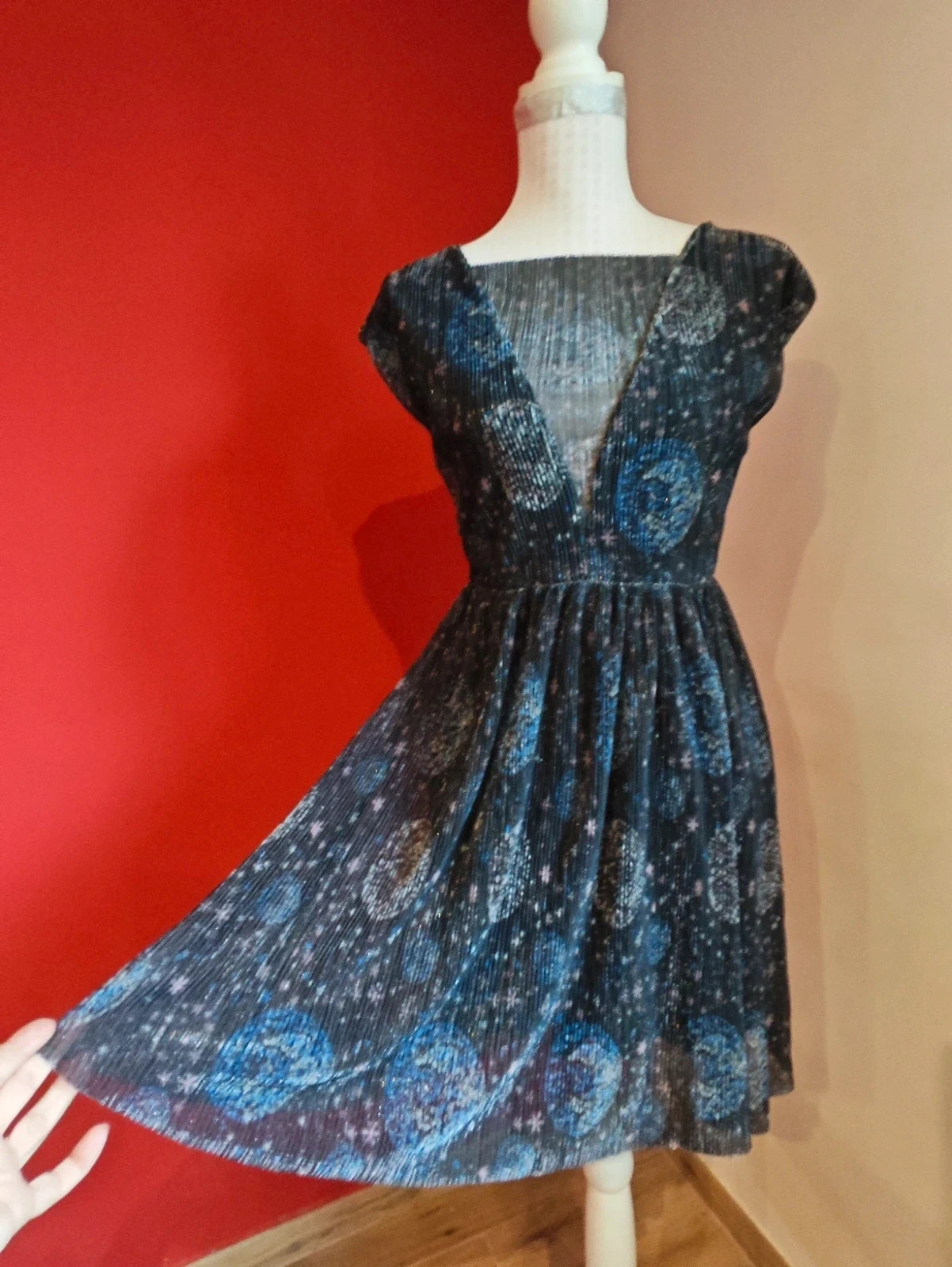 🌺Precioso vestido para eventos de gasa plisada negra con brillos plateados y espalda abierta – Clockhouse – taille M / 38 / 10 4