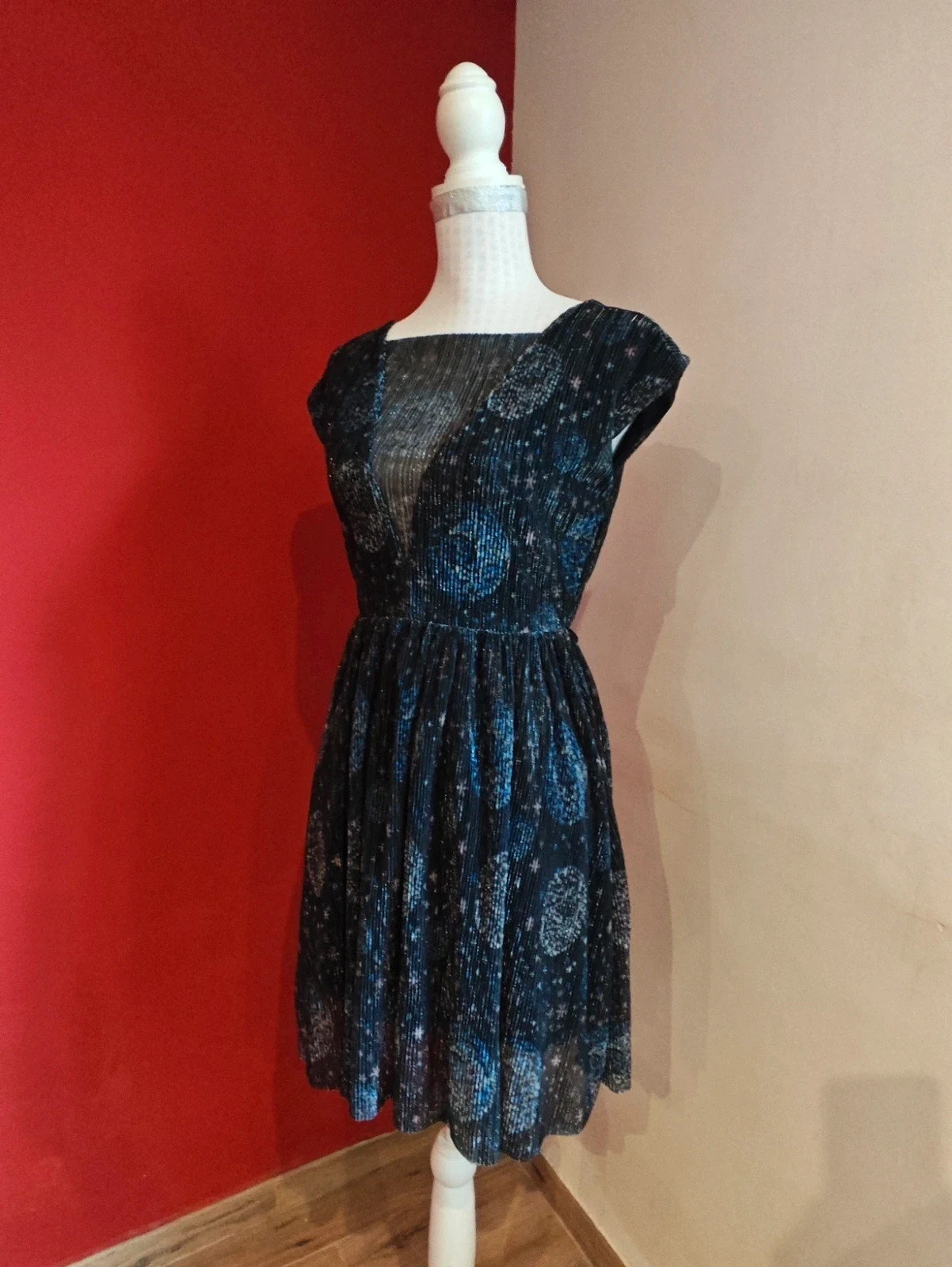 🌺Precioso vestido para eventos de gasa plisada negra con brillos plateados y espalda abierta – Clockhouse – taille M / 38 / 10 5