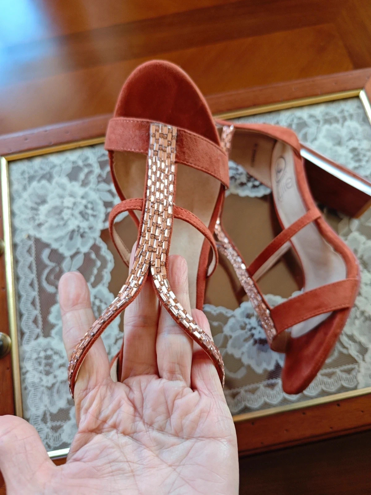 🌺Sandalias de tacón de antelina tono caldera con tiras de stras dorado – Kylie – taille 38 4