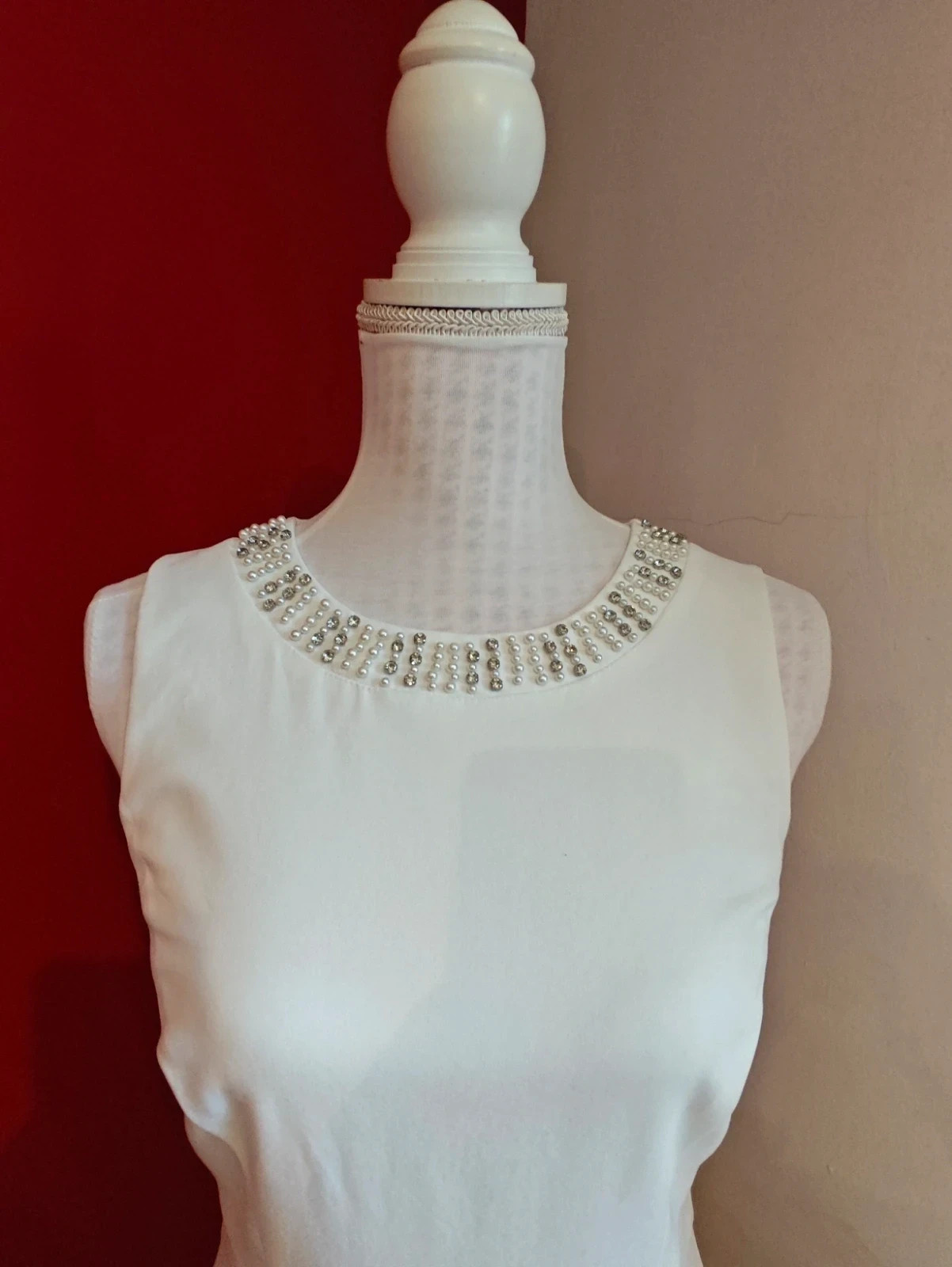 🌺 Precioso vestido entallado blanco con perlas y brillantes en el cuello – ORSAY – taille M / 38 / 10 4