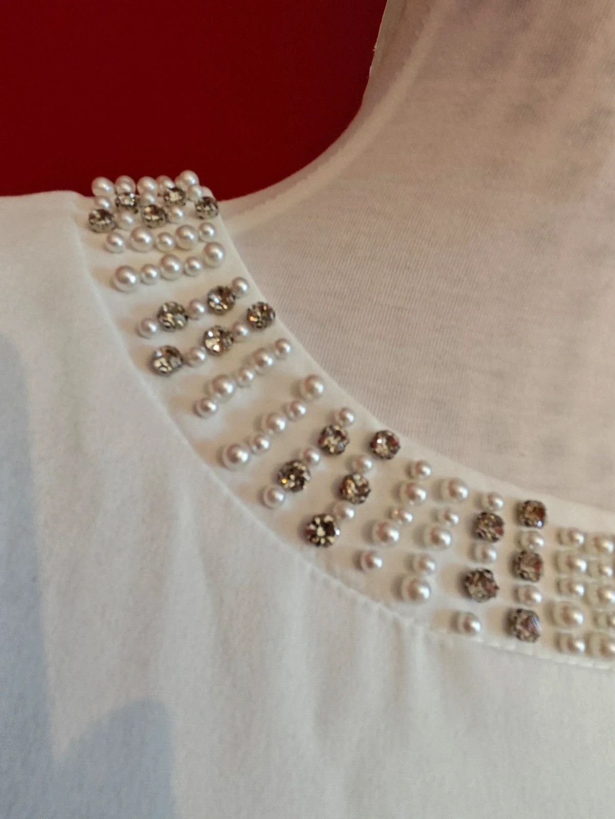 🌺 Precioso vestido entallado blanco con perlas y brillantes en el cuello – ORSAY – taille M / 38 / 10 5