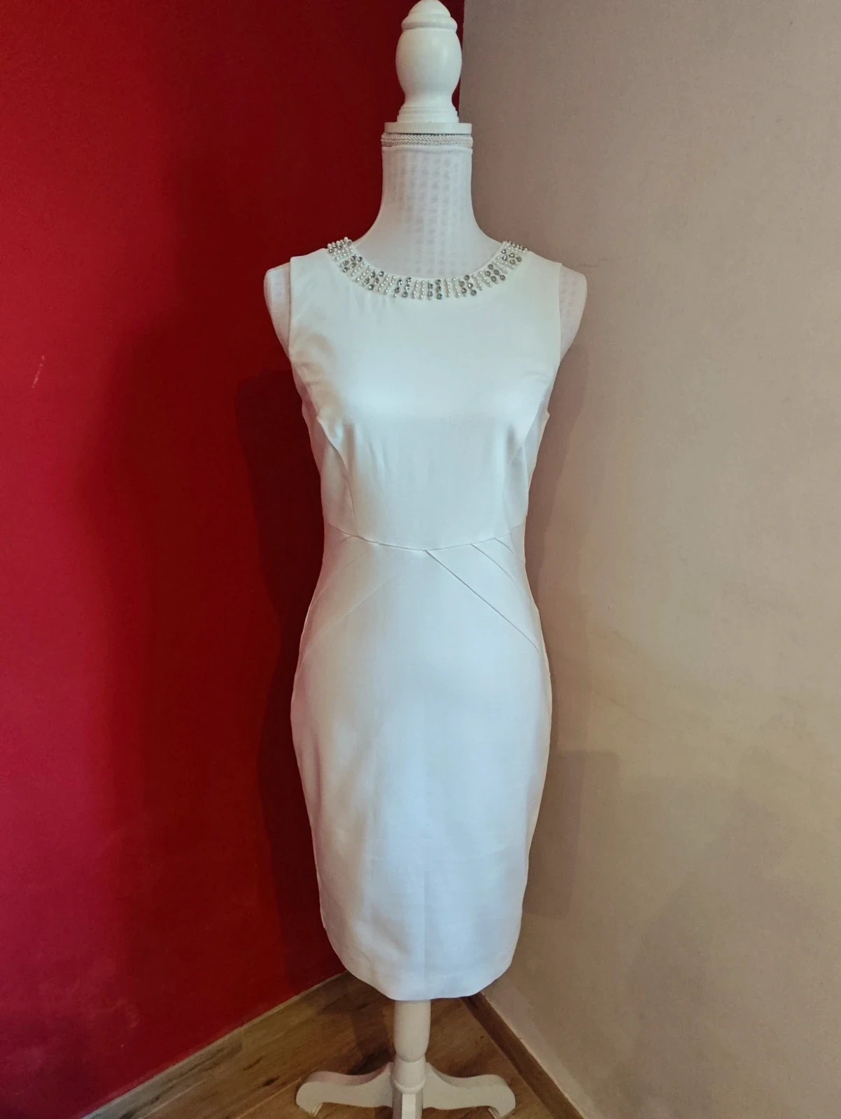 🌺 Precioso vestido entallado blanco con perlas y brillantes en el cuello – ORSAY – taille M / 38 / 10 2