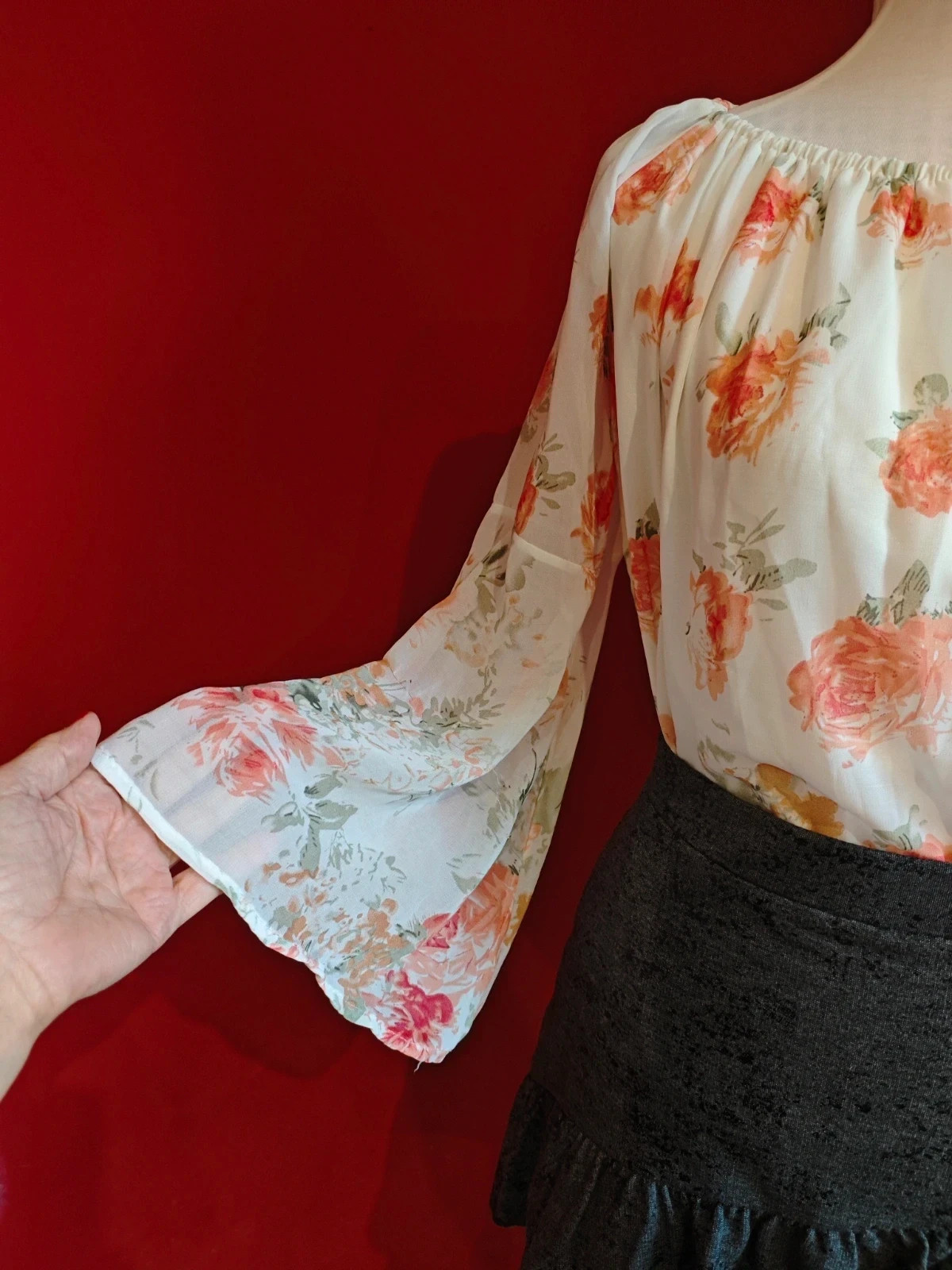 🌺Blusa de gasa blanca con estampado floral y escote elástico – taille XL / 42 / 14 5