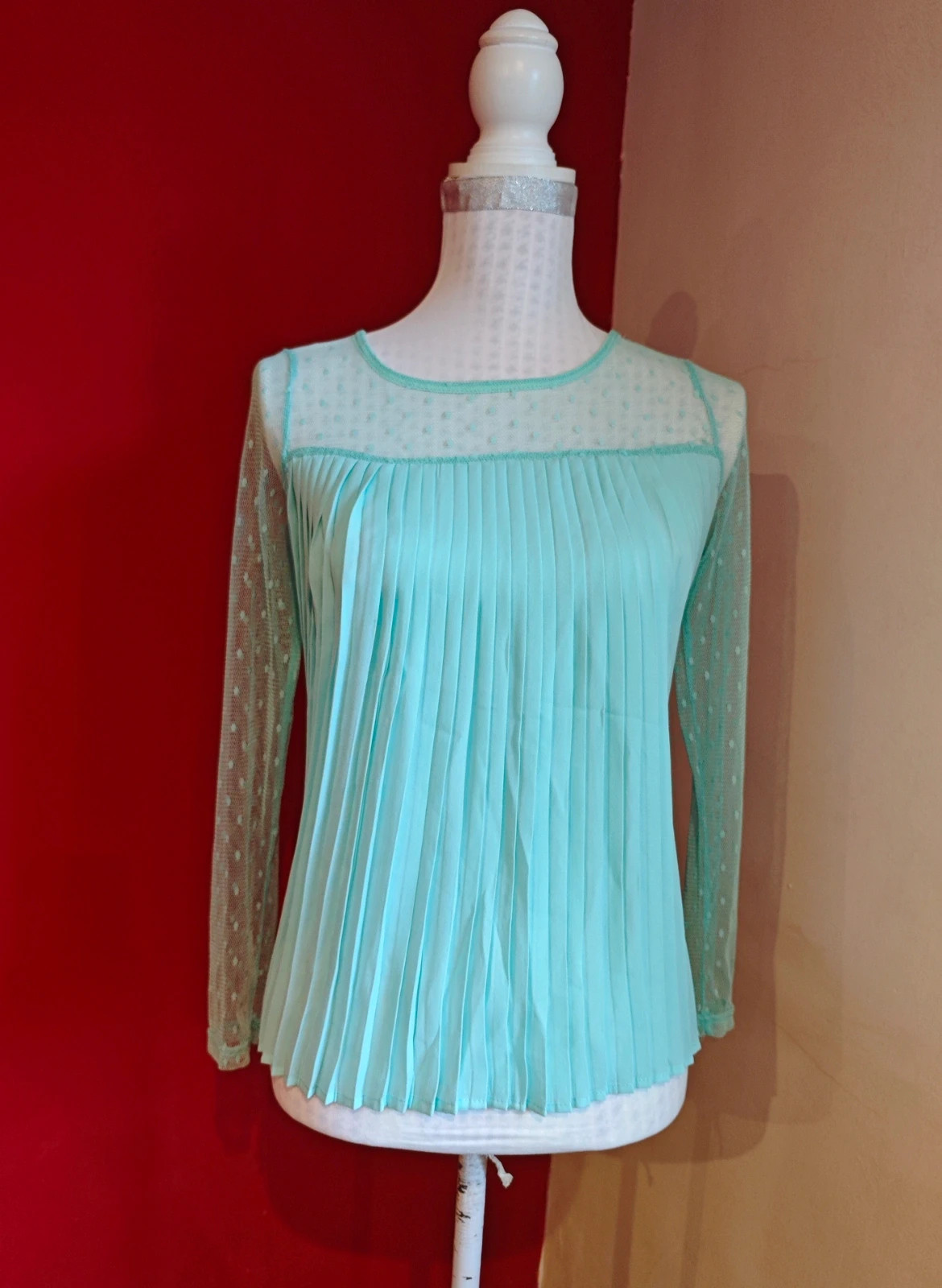 🌺Bonita blusa verde azulado clarito plisada con blonda en mangas y parte superior