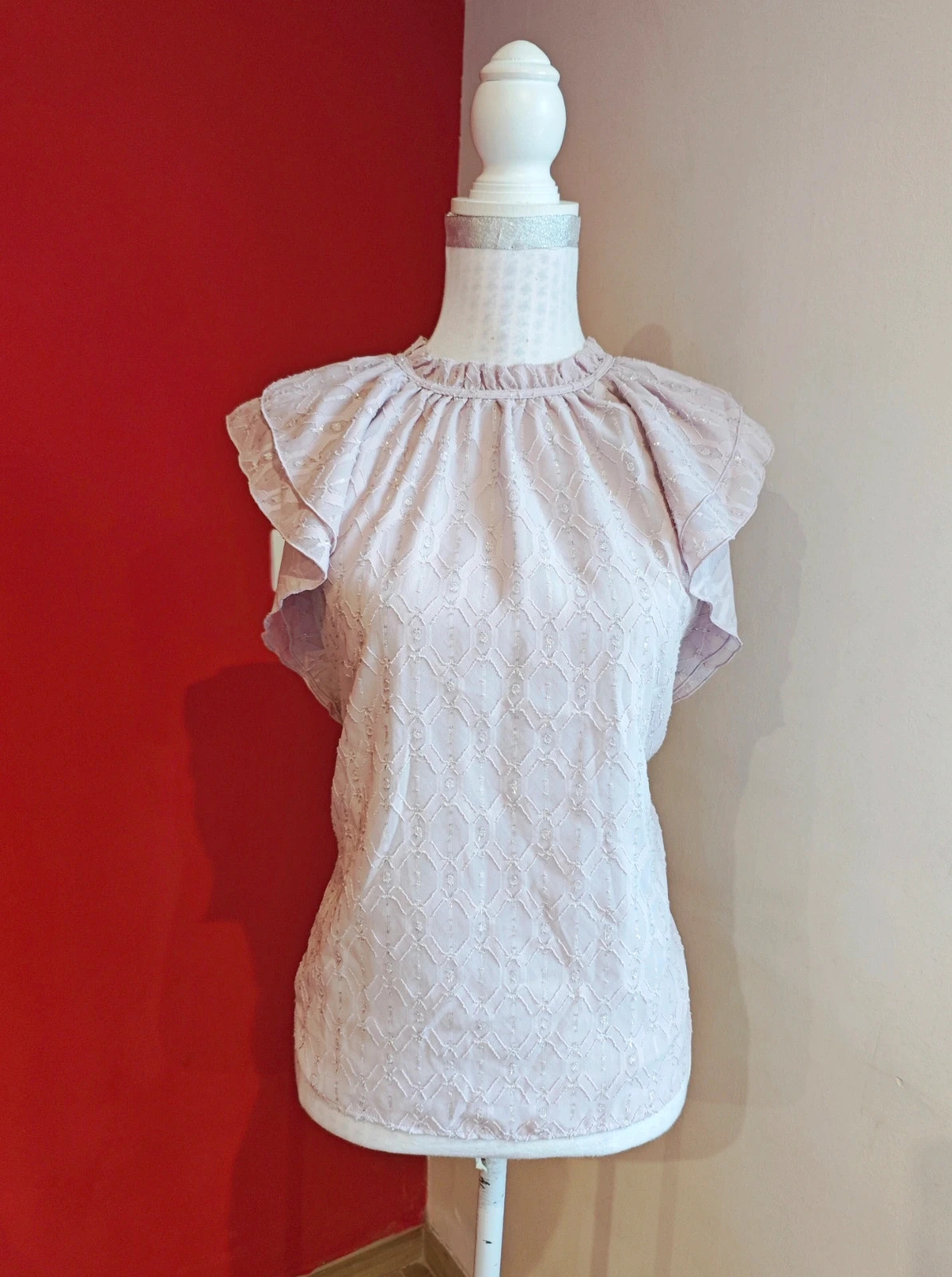 🌺Preciosa blusa de gasa malva con volantes en hombros y cuello, talla S, de Loft