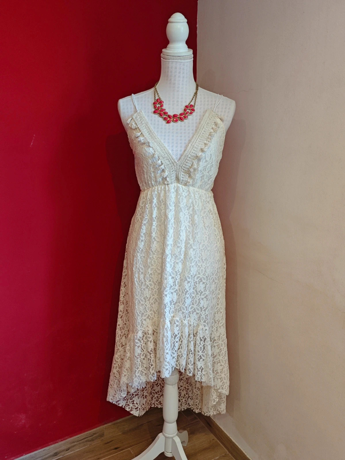🌺 Divino vestido de blonda tono crema con bajo asimétrico – New Collection – taille XXL / 44 / 16 2