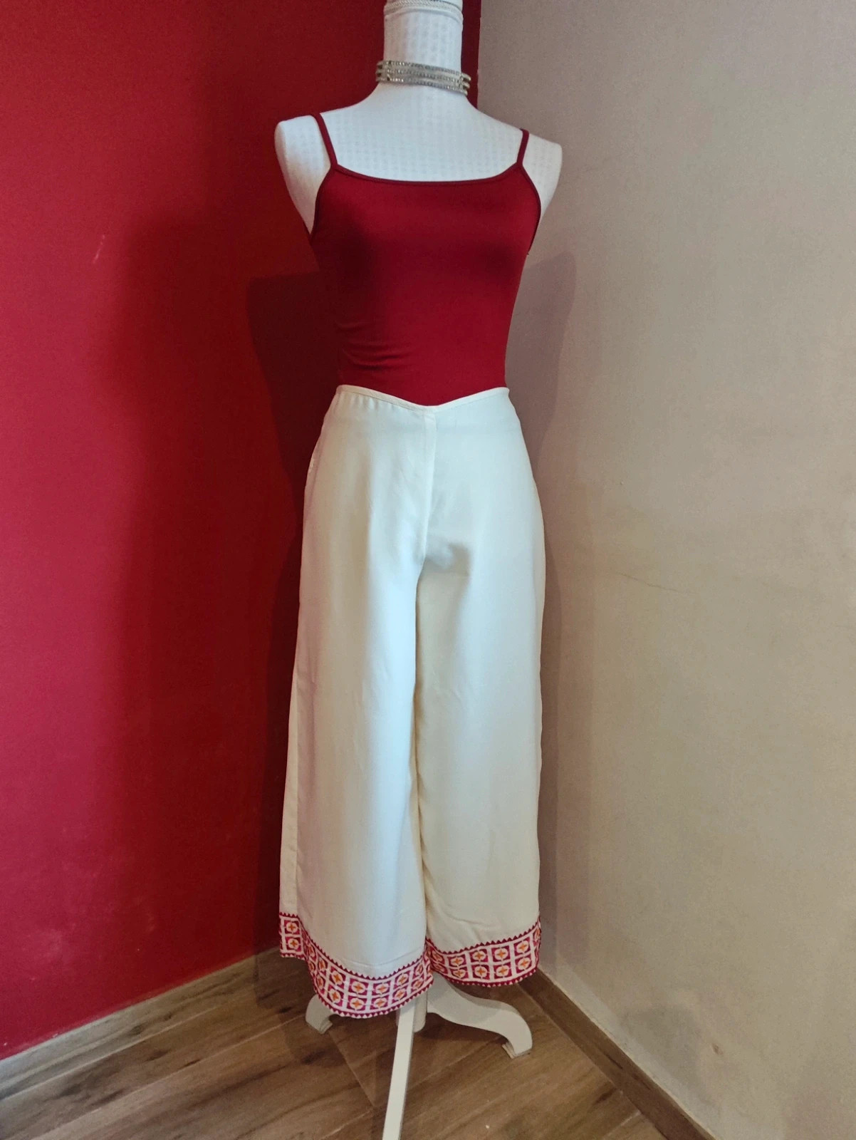 🌺Divino pantalón culotte de tela fluida blanca con bordados en bajos – Tantrend – taille L / 40 / 12 2