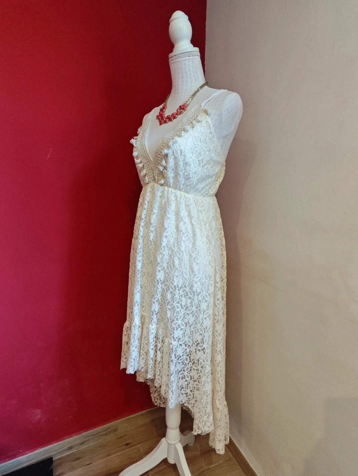 🌺 Divino vestido de blonda tono crema con bajo asimétrico – New Collection – taille XXL / 44 / 16 4