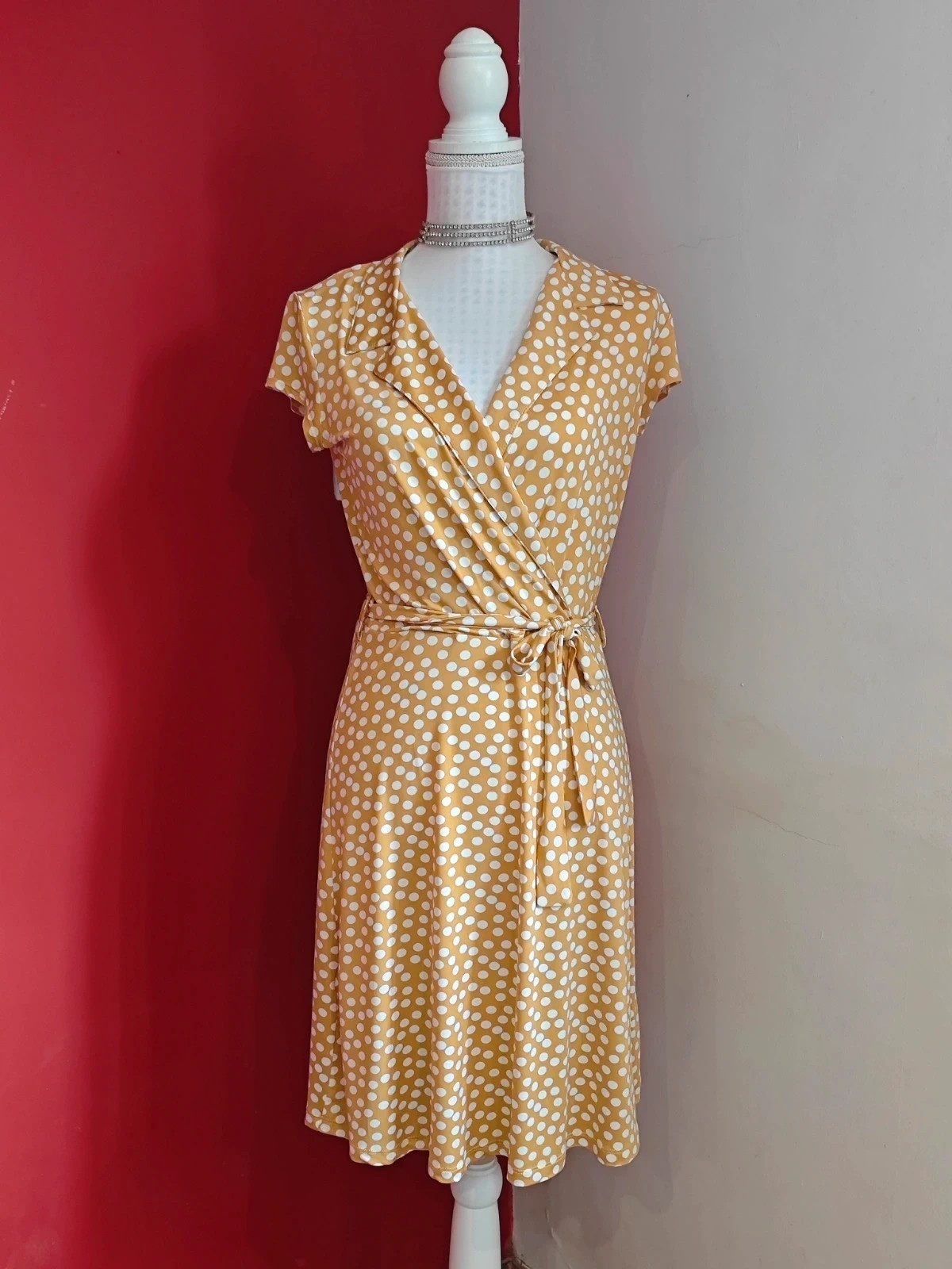 🌺 Bonito vestido camisero cruzado en pecho tono mostaza con círculos blancos – Venca – taille M / 38 / 10 2