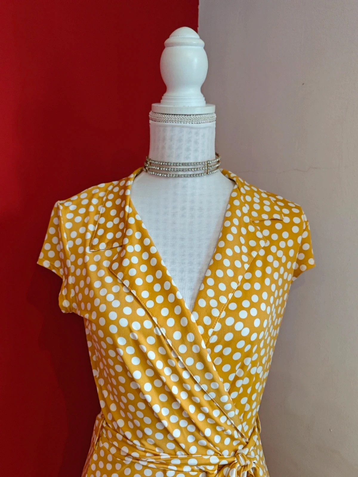 🌺 Bonito vestido camisero cruzado en pecho tono mostaza con círculos blancos – Venca – taille M / 38 / 10 4