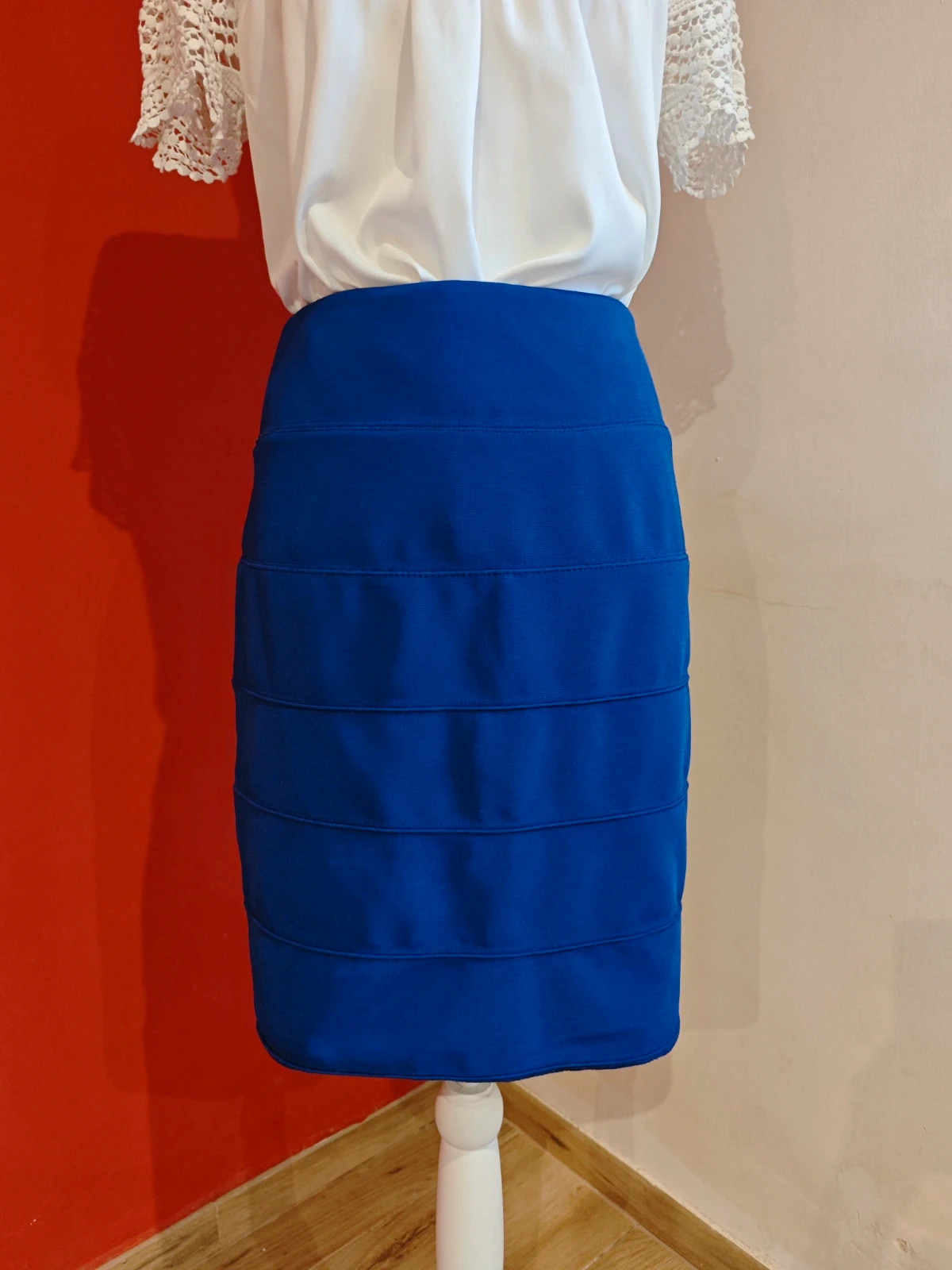 🌺Preciosa falda azulona ajustada con costuras horizontales – Osley – taille L / 40 / 12 3