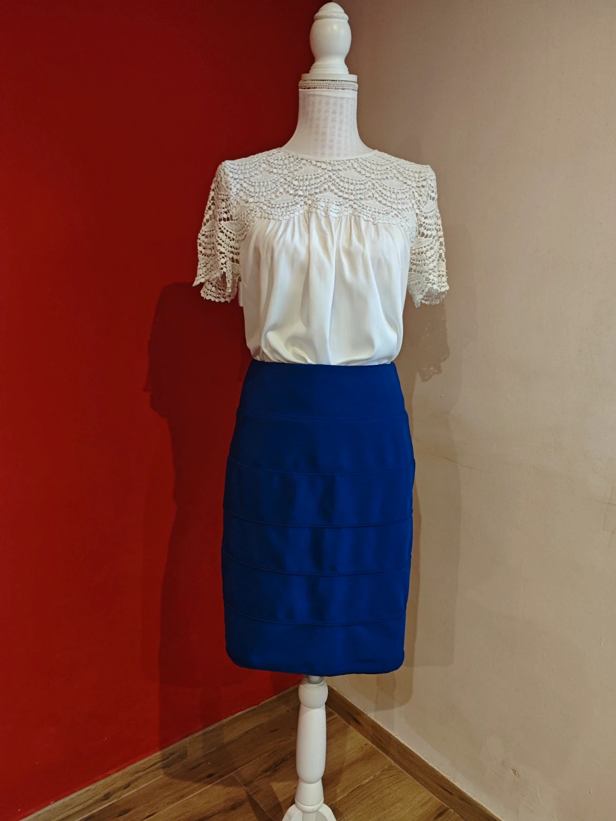 🌺Preciosa falda azulona ajustada con costuras horizontales – Osley – taille L / 40 / 12 2