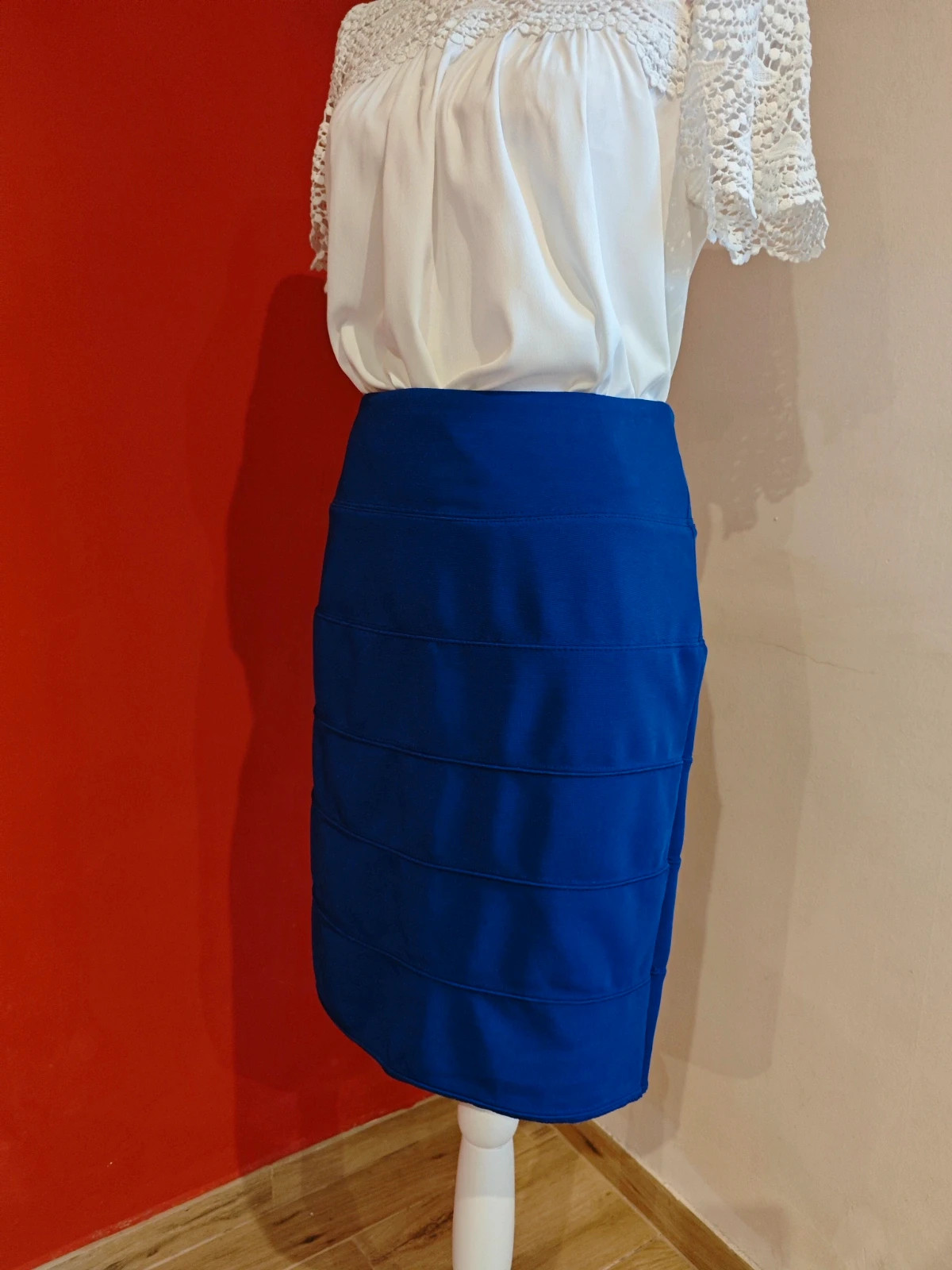 🌺Preciosa falda azulona ajustada con costuras horizontales – Osley – taille L / 40 / 12 5