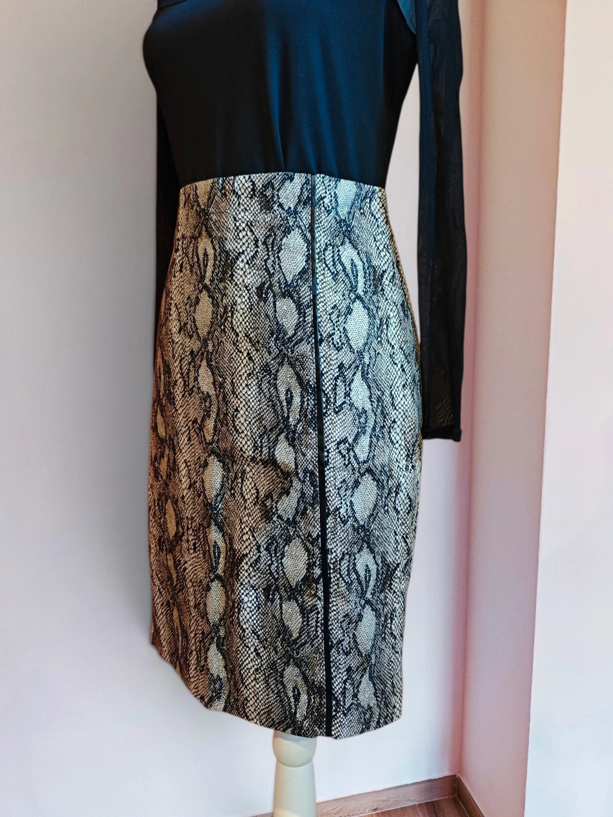 🌺 Elegante falda de algodón estampado animal print tonos negro y beige, talla M