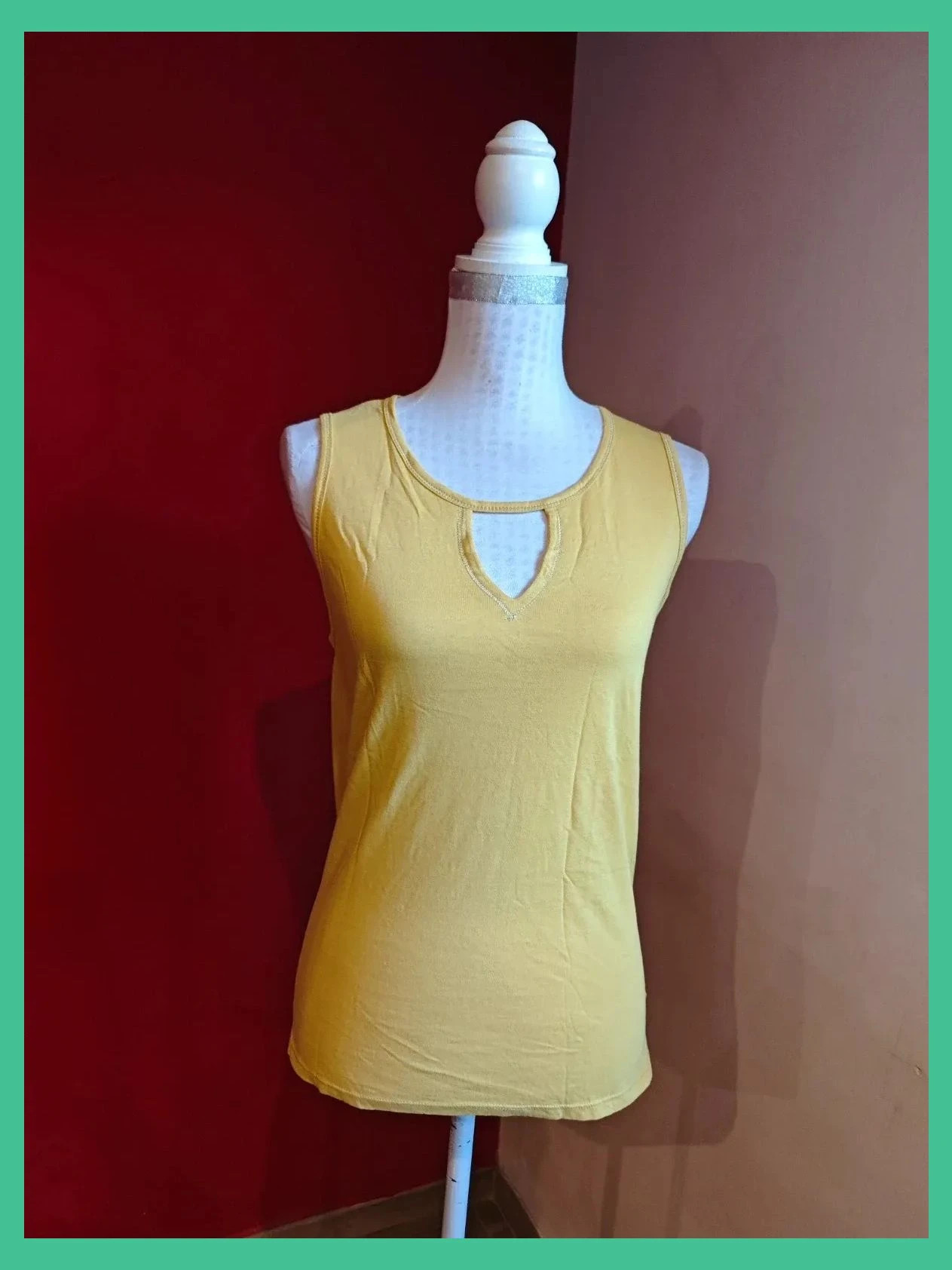 🌺Camiseta amarillo mostaza con apertura en escote y pespunte dorado, talla L – Sfera Casual – taille L / 40 / 12 2