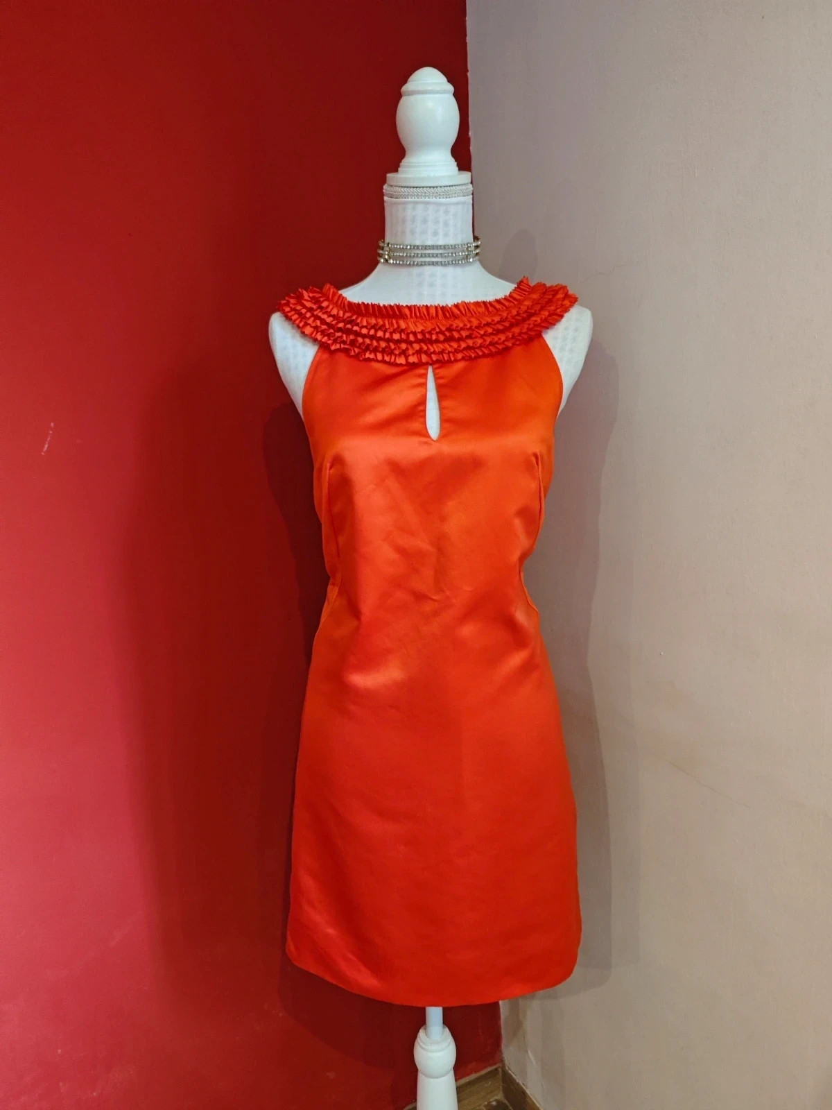 🌺 Bonito vestido de raso rojo con cuello de volantitos, de Sinequanone – Sinéquanone – taille L / 40 / 12 2