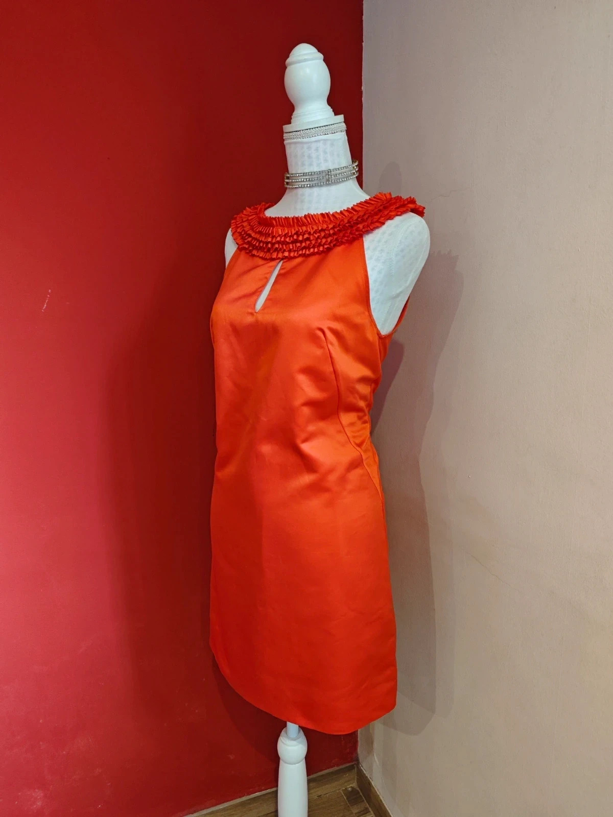 🌺 Bonito vestido de raso rojo con cuello de volantitos, de Sinequanone – Sinéquanone – taille L / 40 / 12 3