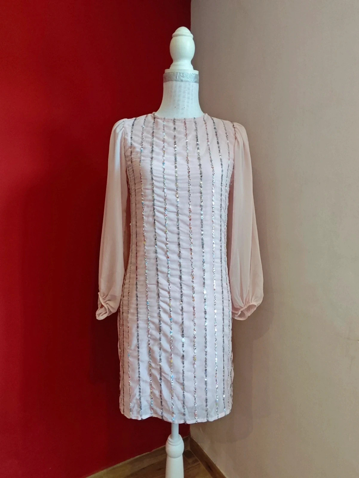 🌺 Elegante vestido de gasa rosa con filas de lentejuelas plateadas y multicolor – CELOP – taille L / 40 / 12 2