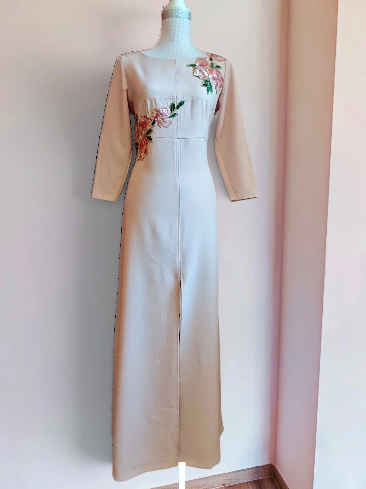 🌺Vestido largo para eventos super elegante, color rosa con aplicaciones bordadas