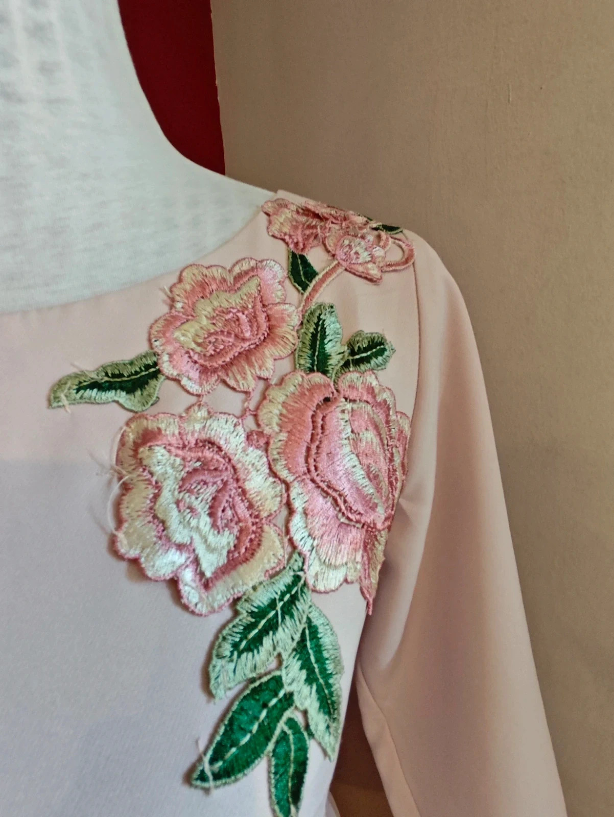 🌺Vestido largo para eventos super elegante, color rosa con aplicaciones bordadas – Munmo – taille XL / 42 / 14 5