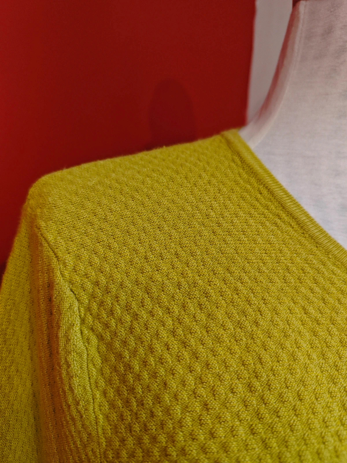 🌺 Jersey amarillo de punto con círculos en relieve – Mango – taille L / 40 / 12 4