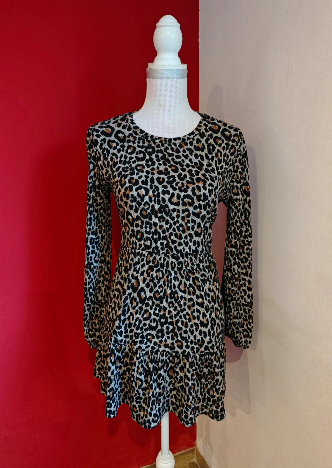 🌺 Estiloso jersey largo estampado animal print con volante